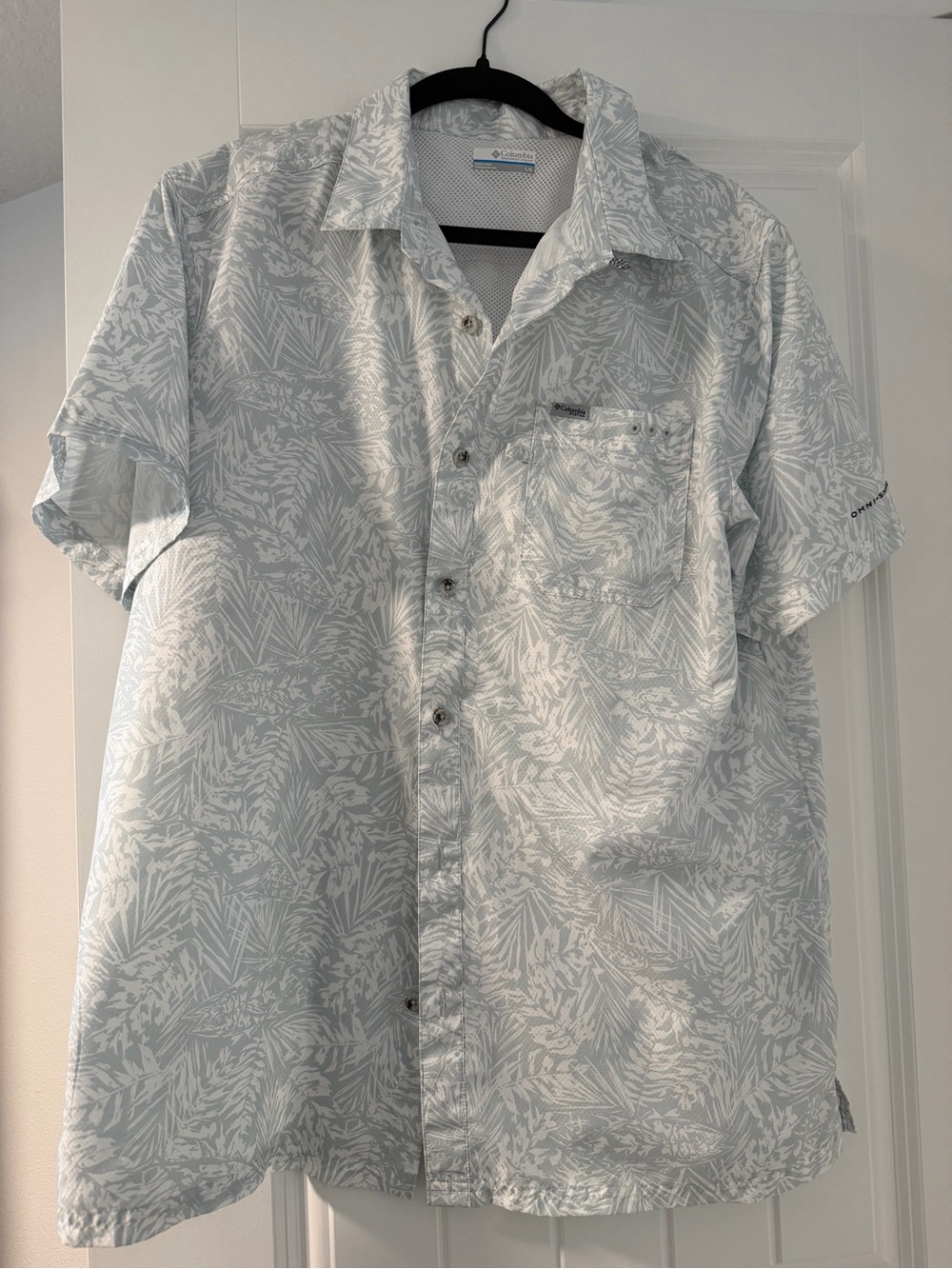 Columbia Men's Light Blue/White Short-Sleeve Printed Button-Up Shirt